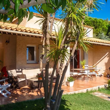 Avec Piscine Pres De Le Lavandou, 160 M² Villa *