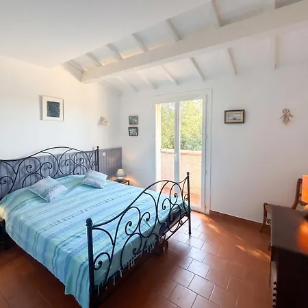 Avec Piscine Pres De Le Lavandou, 160 M² Villa *